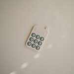 Mushie pop it žaislas - telefonas „Cambridge Blue“