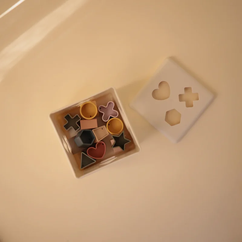 Mushie formų rūšiavimo žaislas